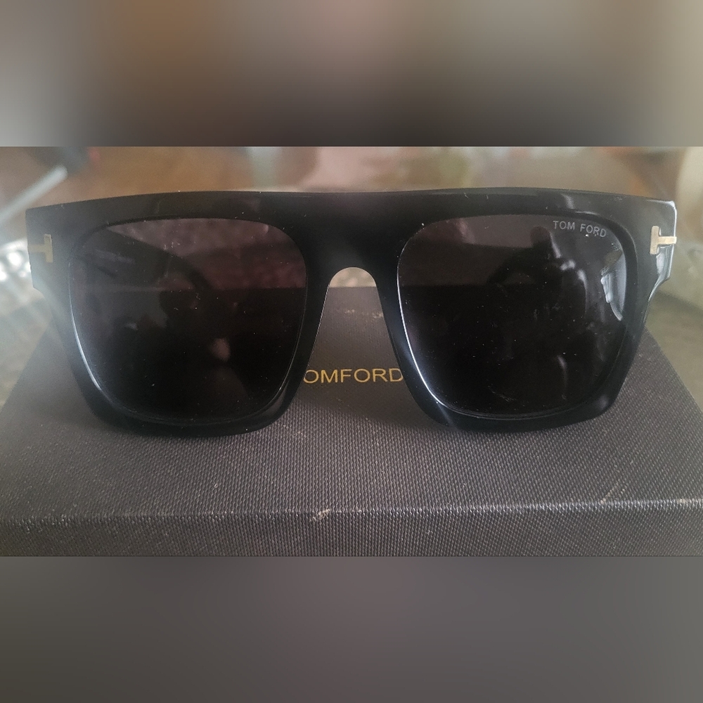 Tom Ford Elegant Black Sunglasses